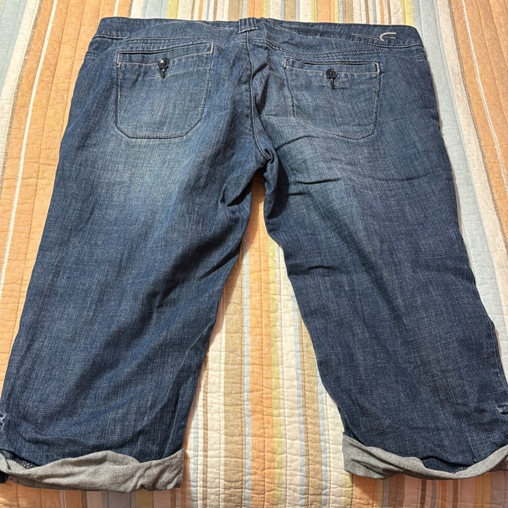 American eagle capris - Picture 2 of 3